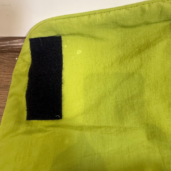 Petunia Pickle Bottom Boxy Backpack, Green Floral, Vintage, Shoulder Strap - Picture 7 of 16